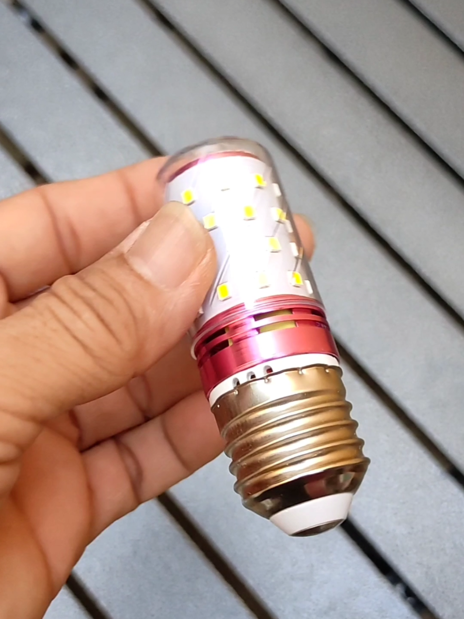 Lampu LED Candle Lilin Jagung 3 Warna Cahaya 12 Watt Bohlam Lampu Hias Gantung Dinding Dekorasi Deskripsi Perkenalkan produk kami yang baru. Produk ini merupakan bola lampu LED jagung dengan fitur yang dapat memvariasikan pencahayaan hingga tiga warna berbeda, yaitu putih, kuning dan warmwhite (putih kuning) Warna putih 6 watt Warna kuning 6 watt Nyala putih kuning jadi 12 watt Bola lampu ini memiliki daya sebesar 12 watt dan ukuran panjang sekitar 8 cm serta lebar sekitar tiga cm. Dengan fitur canggihnya, Anda dapat mengubah suasana ruangan dengan mudah hanya dengan mengubah warnanya. Tidak hanya itu saja, produk ini juga hemat energi sehingga Anda tidak perlu khawatir tentang tagihan listrik bulanan. Sangat cocok untuk dipasang di berbagai ruangan seperti kamar tidur atau ruang tamu. Jadi tunggu apa lagi? Tambahkan bola lampu LED jagung 'bolam led E27/E14 watt' ke dalam keranjang belanja Anda hari ini dan rasakan sendiri kenyamanannya! On-nyala-satu warna ---Off-mati, Tekan sakelar dalam siklus berkelanjutan, warna lampu berubah Power: 6watt + 6watt Setara dengan 60watt pijar Cahaya: 3in1 Hemat listrik: 1jam 0.008 kwh (satu warna) Tipe: LED SMD ukuran Tinggi lebar: 100mm x 32mm Fiting: E27/E14 Material: aluminium Lampu ini sangat cocok untuk lampu hias / lampu penerangan lain FITING E14 LEBIH KECIL DARI FITING RUMAHAN BIASA KEKECILAN UNTUK LAMPU RUMAHAN FITING E27 FITING NORMAL YANG DIPAKAI RUMAH Cara Memilih Warna Yang Diinginkan Dengan Cara Mematikan Dan Menyalakan Kembali Lampunya. #lampulilin #lampulilinhiasan #lampucandle #lampuledjagung #lampuhias #lampuledhias #lampu3warna #fyp 