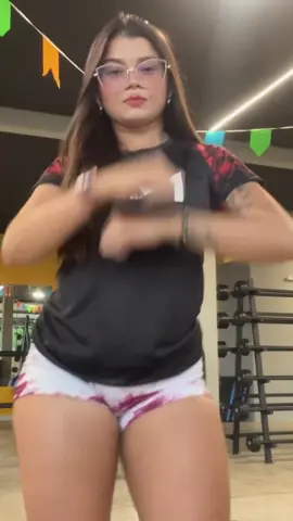 vai rolar uma festinha, lá na minha casinha..🎶 #dancinhasdotiktok #viraltiktokvideo 