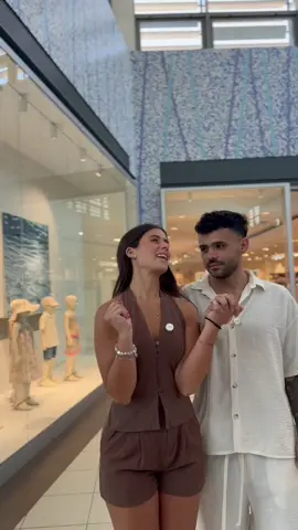 🎉Ogni volta che Giada e Francesco vanno a fare shopping va a finire così!  Partecipa anche tu al concorso “Si vola”. Info su bit.ly/concorsosivola_bariblu #bariblu 