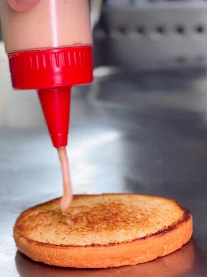 Eu sei que você ficou com água na boca! 🤤#burger #hamburgueria #hamburguer #burgers #batatafrita #hambúrguer