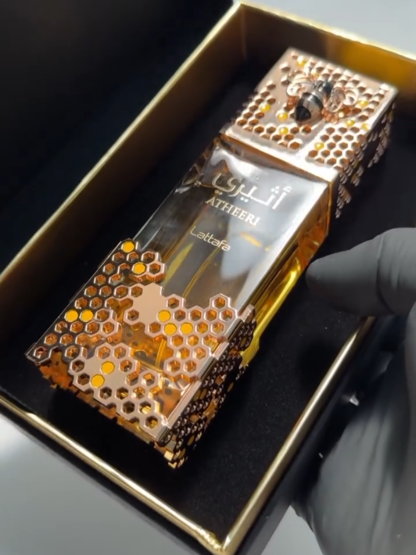 Melhor perfume árabe de todos os tempos !! RICO DEMAIS 🐝 você vai amar! Mais corre que são as últimas unidades. . Frete grátis para todo Brasil  . #atheerilattafa #lattafaperfume #fyp #tiktokshop #perfumeimportado #Lattafa #khamrahperfume #lattafaperfumes #perfumecompartilhavel #altafixação #eaudeperfum #parfum #ameerialwataniah  