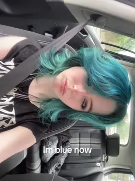 Everytime I sweat it’s leaking on my FACE.#fyp #viralll #promomakanliburan #blue #bluehair ##bluehairdye #hairdye #hair 