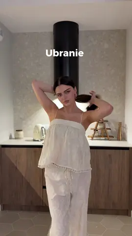 A Wy którą opcję wybieracie? Ubranie  vs stylizacja? @H&M #hm #reklama 