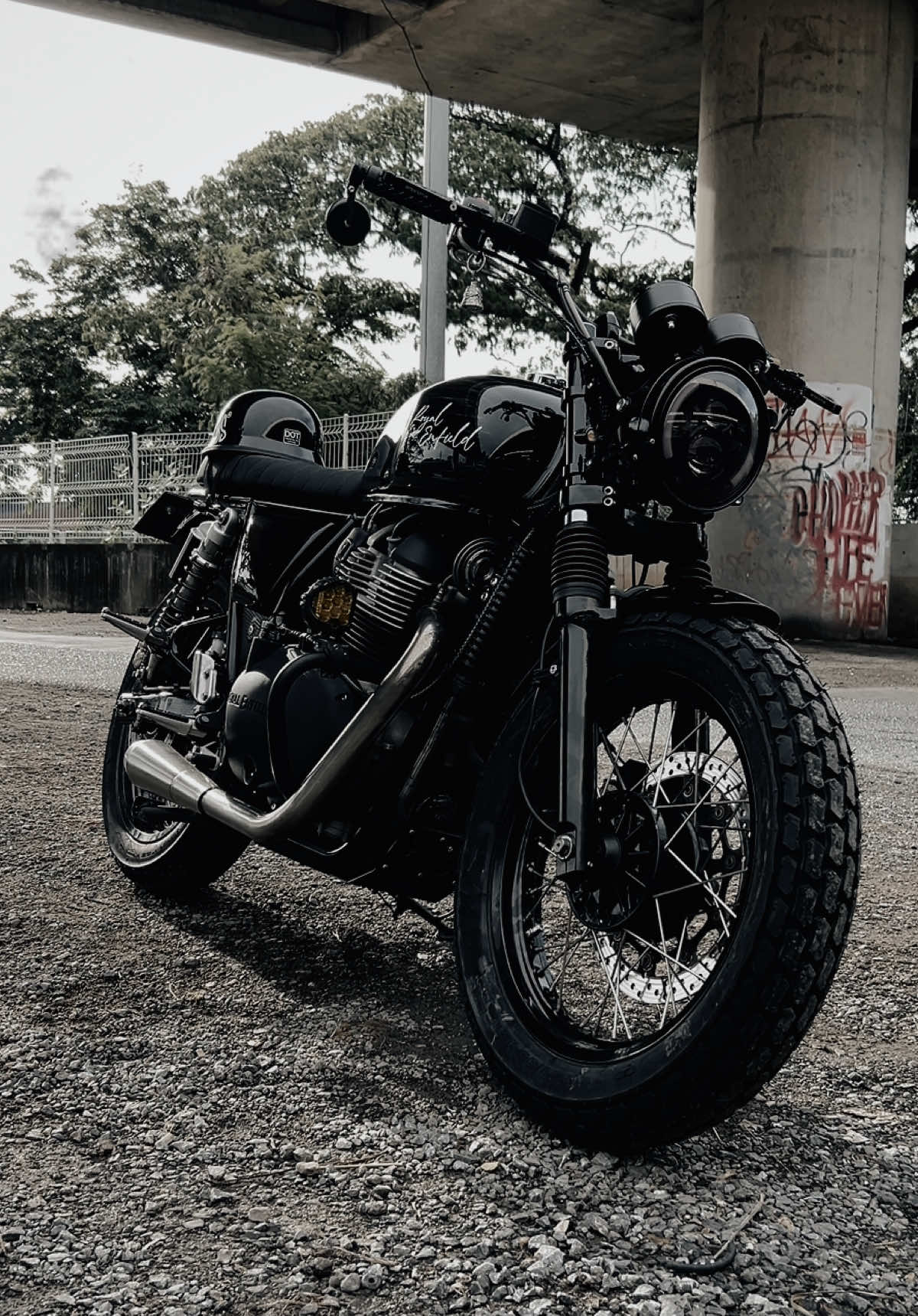 จอดถ่ายไปเรื่อย....#re650 #royalenfield #ถ่ายไปเรื่อย 