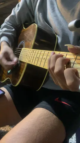 Aku yang jatuh cinta #covergitar #coverlagu #fyp #foryoupage #4u #masukberanda 