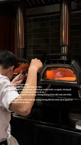 Mình thích ở một mình, nhưng đôi khi mình cảm thấy cô đơn. Mình có thể ở nhà cả ngày mà không muốn bước ra ngoài, nhưng lại rất thích du lịch và những chuyến đi xa. Mình có thể là người hòa đồng, nhưng không thích đối mặt với nhiều người cùng lúc. Tiếng ồn dễ làm mình mất tập trung nhưng đôi khi mình lại là người ồn ào. Và đó chính là mình..#xuhuongtiktok2024❤️🌈✔️ #viral #xuhuong #uoclenxuhuong #tamtrang #xu #xuhuong2023 
