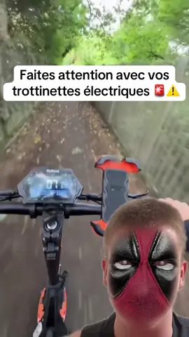 Faites attention sur la route ! #trotinetteelectrique #trottinette #danger #devinelapersonne 