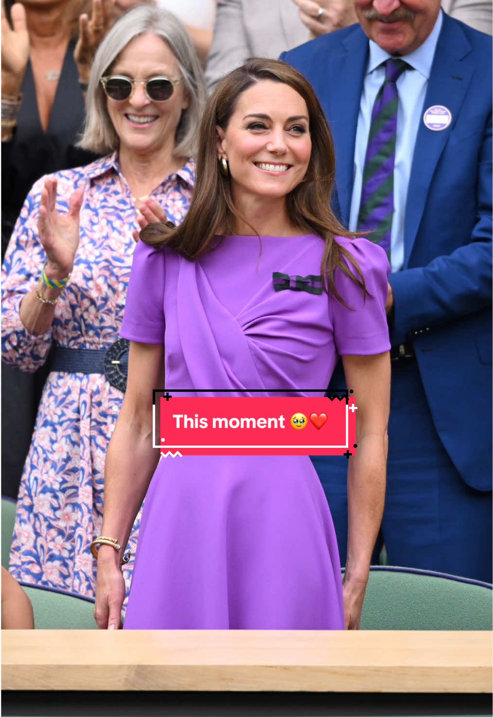 Every time I see this video I want to cry tears of joy 🥹Such a powerful moment. The standing ovation. The cheering. The reaction as a whole was so moving! She is so loved ❤️ 🎥 @wimbledon  #katemiddleton #catherinemiddleton #princessofwales #princewilliam #princeofwales #princeandprincessofwales #britishroyalfamily #princegeorge #princegeorgeofwales #georgealexanderlouis #princesscharlotte #princesscharlotteofwales #charlotteelizabethdiana #princelouis #princelouisofwales #louisarthurcharles 