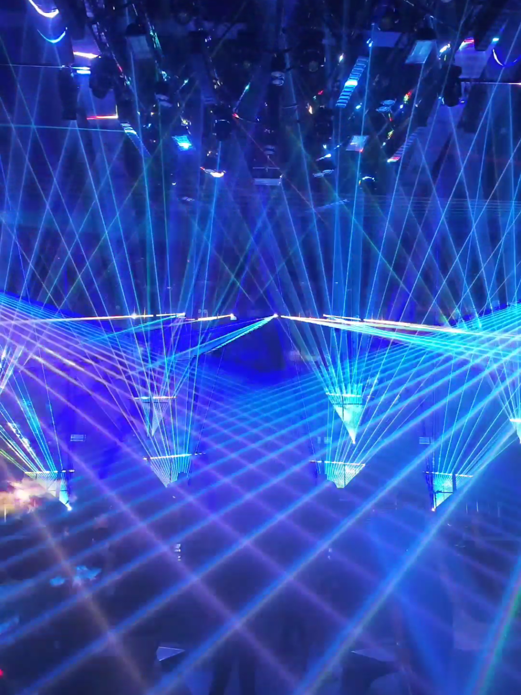 Ampun❤️🔥 #laser #party #nightlife #club #makassartiktokers #vennclubmakassar #venn 