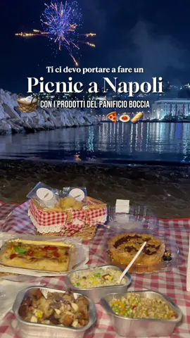 Un pic nic romantico sul lungomare di Napoli? 💘 Io ho scelto di renderlo ancora più speciale con le bontà di Boccia Lievitati d’Autore, un vero tempio dei lievitati artigianali: pizzette appena sfornate, gastronomia da asporto e biscotti che sanno di casa 🍕🍝🍪 Lo trovate anche nel cuore di Napoli, proprio fuori la fermata metro Duomo, in Piazza Nicola Amore 4. Comodissimo se volete prendere qualcosa al volo e godervelo dove volete.  AD x Panificio Boccia a Napoli   #TiCiDevoPortare #BocciaLievitatiDAutore #NapoliFood #dovemangiareanapoli 