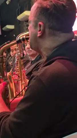 No solo de Sax alto 🎷 o Bispo da Arena CIP Kleber Ferraz.  Coisa linda de Deus. #musicalizando #ofuFilarmonica #arenacip #ministracao #ajornada 