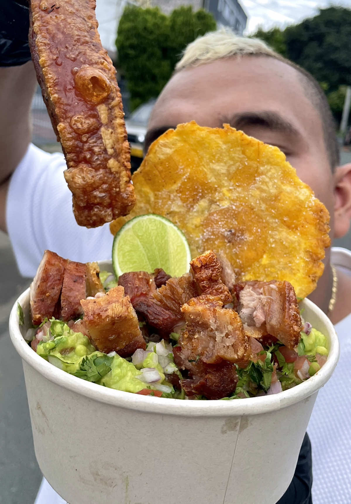 Un ceviche de chicharrón o qué 🍖🥑⁉️ Sede sur cra 40#9-08 Cambulos  Calle42norte#4n-184 flora Cali 📍 📱3218414839 DOMICILIOS y recoger tienda o pide por RAPPI y DIDI  Redes sociales @satillosfamilyy @sebasatillos  #cali #col #food #gastronomia #recetas #comiendo #restaurantescali #chef #salchipapa#chicharron 