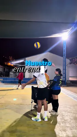 🏐🔥 ¡Así se entrena en Deportivo Miguel Grau! Disciplina, esfuerzo y mucha pasión por el vóley 💪 ¿Estás listo para ser parte de este equipo que no se rinde? #VoleyPeruano #EntrenamientoVoley #MiguelGrau #DeportivoMiguelGrau #PasiónPorElDeporte #VoleyTikTok #escueladevoley 
