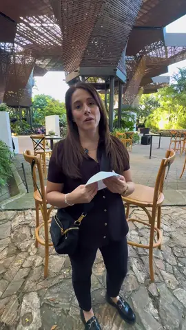 Esta vez, nuestros violines fueron parte de una boda judía muy especial durante el cóctel. Fue una experiencia hermosa llena de simbolismo, cultura y respeto. Para integrarnos aún más con la comunidad, usamos la Kipá, ese pequeño gorrito tradicional que simboliza humildad ante lo divino. Momentos como este nos recuerdan que la música trasciende culturas y une corazones 💕  #weddingplannermedellin #bodasmedellin 