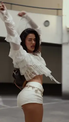 me as soon as someone puts on Shakira 🤍 #moodboost #shakira #dance 