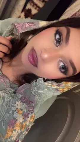 eye makeup looks cute here #brown #desi 