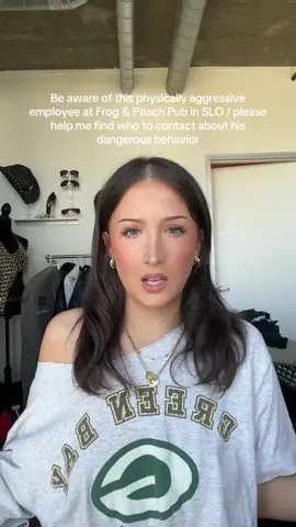 If anyone has any information on who this man is, or an owner I can contact about this situation, please let me know! I’m very lucky to not be seriously hurt but that doesn’t mean it won’t happen to the next person. (This video is being shared for awareness & educational purposes as this is a matter of public interest) #frogandpeachpub #slo #sanluisobispo #awarenessvideo #lawsuit #beaware #frogandpeach 