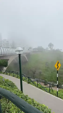 🤍😇 #invierno #larcomar #miraflores_lima_peru 