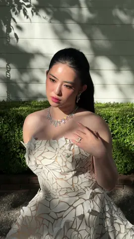 My father gifted me a 88 carat necklace made of family diamonds, before our wedding as a blessing for my marriage and an heirloom carry on down my lineage. I cried as soon as I saw it 💎 We might not be billionaires but I’ll always take pride in coming from a good family 🥰  My family has been in the business of international trade for centuries and were one of the very original trading houses on the Silk Road. At a time of closed borders and closed trade nonsense, it just feels powerful to be able to host a beautiful wedding that bridges cultures. 🤍  Gown: semi-custom @Oscar de la Renta  #oldmoneyheiress #bridetok #weddingday #oldmoney #fashiontiktok #weddingsong #weddingdress #weddingjewellery #weddingwardrobe #weddinginspo #2025bride #oldmoneyfamily #viralvideo #fyp #richtok #quietluxury #lovestory #firstdance #receptionlook #seconddress #weddingdress #weddingplanning 