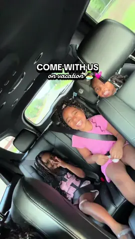 yall watching the full vlog on my YouTube? Link in my bio ! (YOUTUBE: Dasia Temia) 🏝️🥰 #fyp #vacation #rylee #naenae #family #beach #ryan 