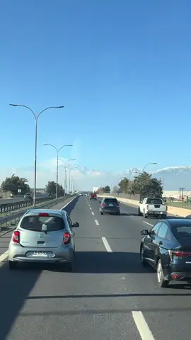 SANTIAGO DE CHILE 🇨🇱 con su cordillera nevada 💫❄️#santiagodechile #autopistacentral #invierno #carretera #viajando #recorridos #cordilleradelosandes #panoramas 