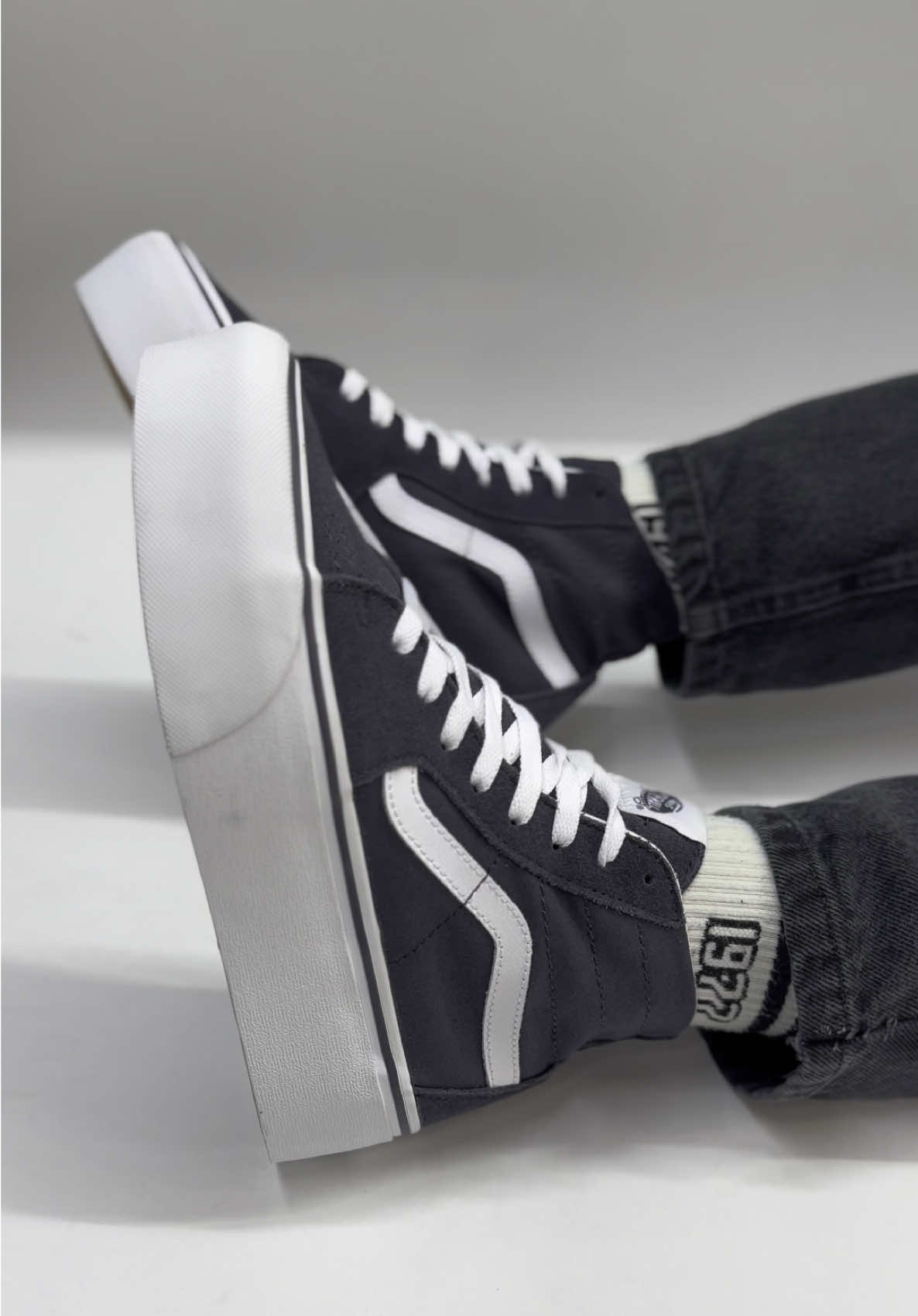Tenis Vans Sk8-Hi Tapered Stackform🔥 Estilo elevado, suela chunky y ese clásico toque urbano 🌀 Color: Azul/Blanco ✨ Combinación de gamuza que le da resistencia y estilo. 🛒¡Ya disponibles en nuestra tienda en línea! 📦 Envío GRATIS a todo México 📲 Cómpralos fácil y rápido desde nuestra web. #vans #vanssk8hi #sneakers #estilo #foryoupage #style #vansautentic #vansoffthewall #stackform #fyp #parati #fypage #tenis #sneakerheads #sneakersvans
