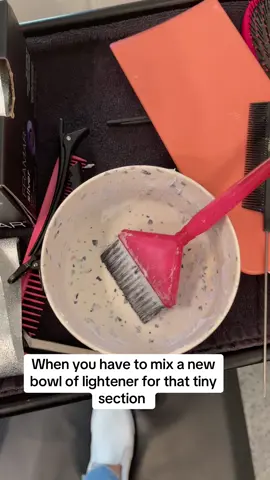 And i’m bad at math so i’ll probably mix more than I need 😭 #hairstylistsoftiktok #hairstylistlife 