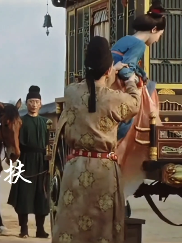 love language physical touch🥺💜🧡#inthenameofblossom #锦绣芳华 #国色芳华 #flourishedpeony #Love #couple #chinesedrama #cdrama #drama #yangzi杨紫 #yangzi杨紫team #杨紫李现 #李现 #杨紫 #lixian #yangzi #foryou #fyp 