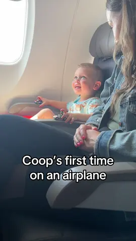 His face during the landing 🥹 #parentsoftiktok 