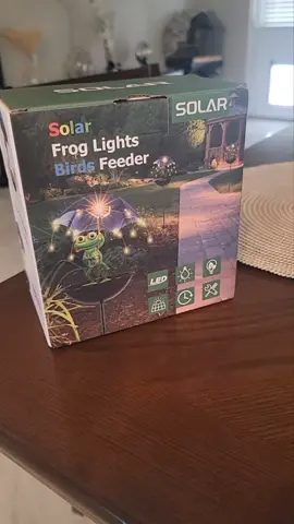 #solarbirdfeeder #frog #birds #natute #naturaleza #jardin #backyard 