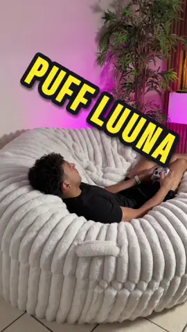 ¿Alguna vez quisiste dormir en una nube? ☁️ Este puff lo hace posible 😴✨ Se expande solo, no necesitas inflarlo, y lo mejor: puedes elegir entre distintos tamaños y telas para la funda 🛋️ Ideal para relajarte, leer, ver series o simplemente desconectarte del mundo un rato. Te explico todo en este video: cómo se ve, su tecnologia  y lo que más me gustó  ¿Lo comprarías? Te leo en los comentarios @Luuna 