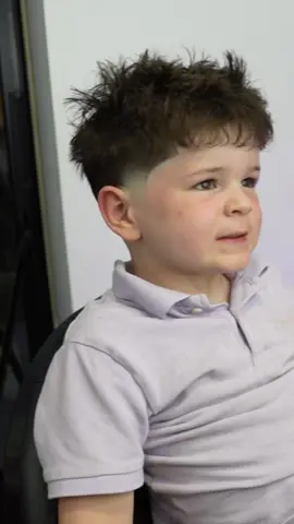Cutting a future NBA star🤩 📍Brampton, Ontario - Tap the link in my bio to book your spot❗️ #bramptonbarber #torontobarber #mississaugabarber #barber #lowtaperfade #transformation #blowouttaper #texture #fringe #foryoupage #typ #haircut #menshair #mensgrooming 