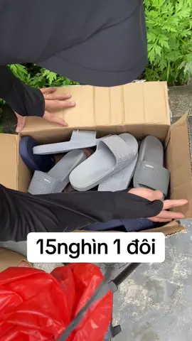 Dép lê đúc nguyên khối