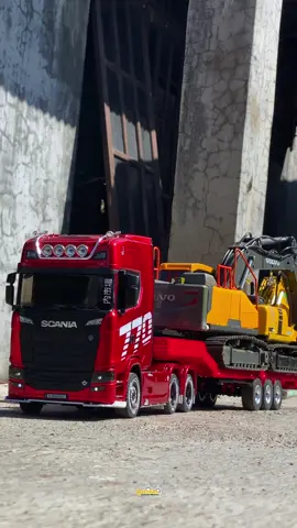 Muat loro. Loro tambah telu=ngeluu😂 #rcexcavator #rctruck #miniatur #miniature #miniatures #miniaturtruk #alatberat #operator #operator_excavator #operatormuda #driver #drivermuda #scania #komatsu #volvo #fyp #fyptiktok #capcut 
