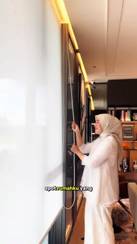 Lagi hunting TV di @myhartono ada salah satu yg menarik perhatianku yaitu TV @sharpindonesia LED  yg tipe 4T-C55HL1I Untuk fiturnya oke banget - DEEPCHROMA QLED Dapat menghasilkan hingga 1 milyar warna pada layar, sehingga gambar terlihat lebih terang dan nyata seperti aslinya - GOOGLE TV 14 Software google tv terbaru untuk memaksimalkan multimedia dan hiburan pada tv - HANDS-FREE GOOGLE ASSISTANT Jadi Fitur voice command yang bisa langsung dari tv, tanpa perlu menyentuh remote - SOLAR REMOTE Remote yg ramah lingkungan karena tidak memakai slot baterai, canggihnya remote akan otomatis mengisi daya jika terkena cahaya Trus pas bgt ada promo  SLD Omotenashi. Buat Setiap pembelian produk Sharp apapun minimal 1jt rupiah konsumen akan mendapatkan 1 kupon undian dengan hadiah utama 1 buah mobil  💕 Caranya cukup download aplikasi sharpid, lengkapi data diri, klik produk lalu isi data produk yg dibeli. Hadiahnya ga main” loh,  1 unit Mobil 2 paket Japan Trip 3 unit Motor 5 unit AC Sharp 1PK 13 Unit TV LED 42” 15 unit Sharp Air Purifier 16 unit Sharp Air Cooler Peride ini mulai tanggal 21 Mei - 31 Oktober 2025  Informasi selengkapnya : www.id.sharp/sldomotenashi #SharpLoversDay #Omotenashi #DariHati