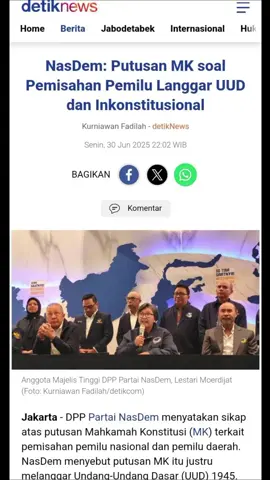Sikap NasDem Putusan MK 135. NasDem: Putusan MK soal Pemisahan Pemilu Langgar UUD dan Inkonstitusional Jakarta - DPP Partai NasDem menyatakan sikap atas putusan Mahkamah Konstitusi (MK) terkait pemisahan pemilu nasional dan pemilu daerah. NasDem menyebut putusan MK itu justru melanggar Undang-Undang Dasar (UUD) 1945. Anggota Majelis Tinggi DPP Partai NasDem, Lestari Moerdijat, mengungkap jika putusan MK Nomor 135/PUU-XXII/2024 ini dijalankan, maka MK dinilai melanggar Pasal 22E UUD 1945 yang menyatakan pemilu dilaksanakan setiap 5 tahun sekali. 