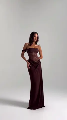 Imagine wearing this stunning piece for your formal... WOW 🔥 Do you like? Let us know in the comments below and we may stock this piece 🙈🤎 Designer Dress Hire located in Deanside, VIC, 3336📍  Try On appointments available & Shipping Australia Wide  ✈️  #thedressnook #dresshireaustralia #dresshiremelbourne #dresshire #dressrental #melbourne #OOTD #outfitinspo #natalierolt    #browndress #lacedress #formaldress #blacktie     