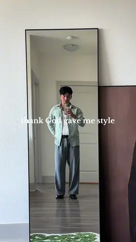 truly love putting on a nice fit & expressing personal style. hope yall continue to invest in pieces that make you smile  #mensfashion #mensoutfit #outfit 