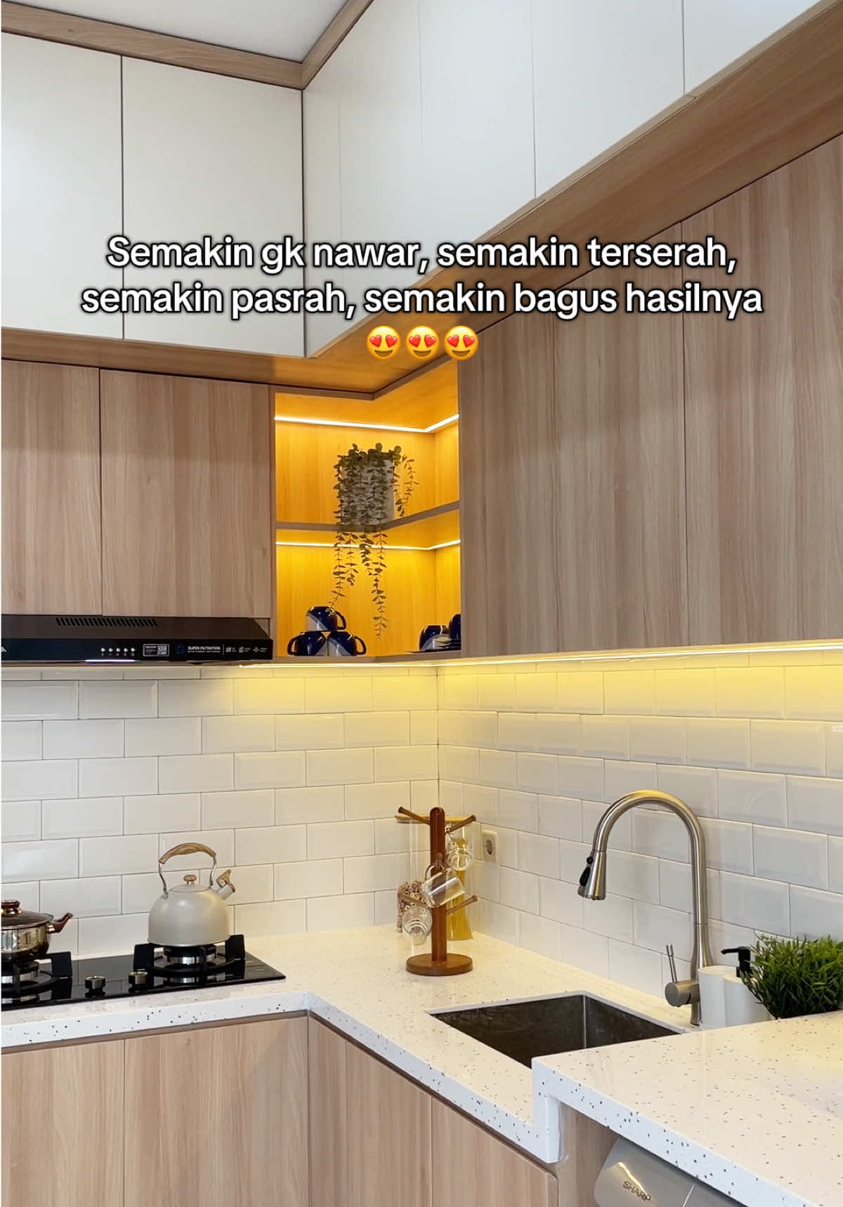 Benar gk nih #MerakitFriends? 😋😍 #fyp #interior #kitchenset #kitchensetminimalis #kontenhiburan #merakitruanginterior 