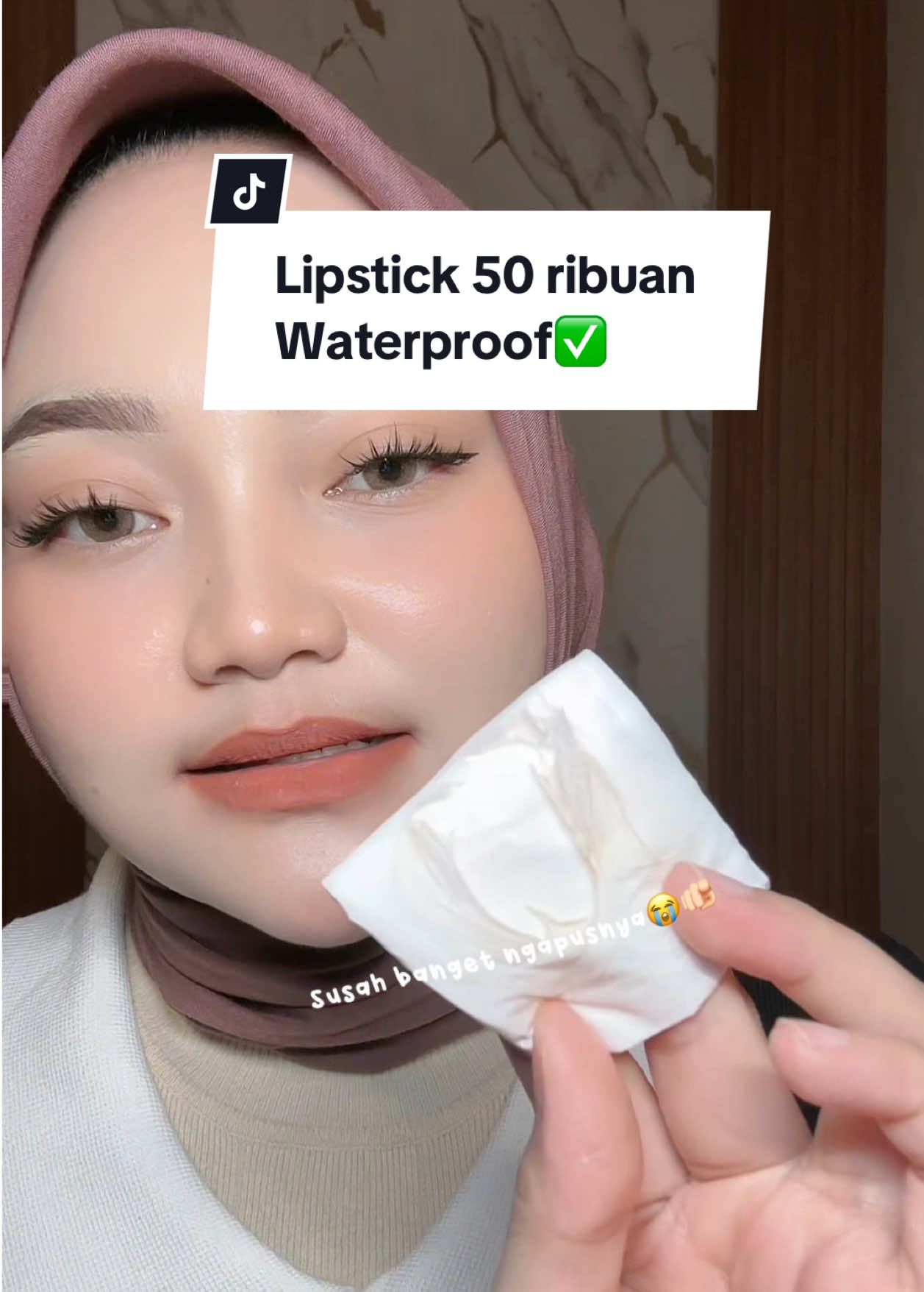 Sampe sakit ngapusnya😭 beneran smudgeproof dong! #otwoolipstick #waterproof #lipstick #otwoo @otwoo.id #superbrandfestival #otwoosbf #tiktokbeautyfest 