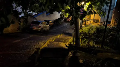 كم حاجتن راحت وانا قول خيره.    لا خيرها جاني ولا حاجتي جت 