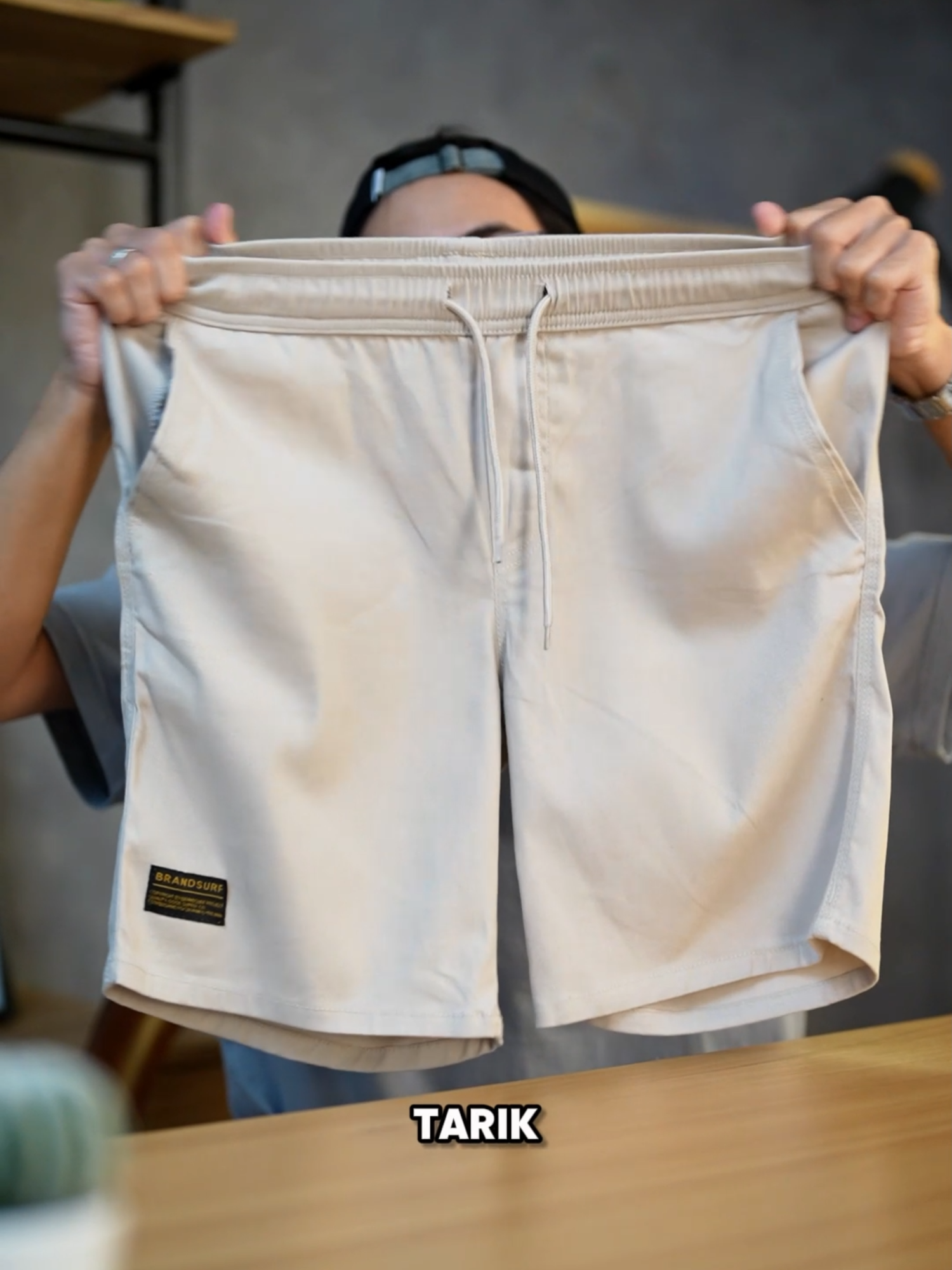Celana Boardshort Cuma 60 Ribuan! Premium feel, harga bersahabat. Bisa dipake ke mana aja—nongkrong, main, atau nyantai. Pinggang elastis + tali, jadi gak perlu takut kedodoran! #celanapendek #outfitideas #dailyoutfits #brandsurf