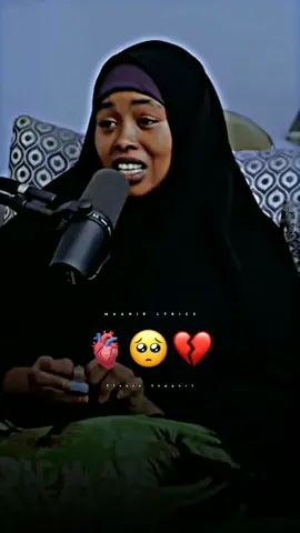 Hooyo macaan makuu nooshahay?❤️🥺.|#fyp #blacklyrics🖤🍃 #somalilyrics🌺😕💎 #maahir___cadeh🕊️🎧 #jawi_bila🌊❤️🌴 #dhiblow🤴🏽🦅 