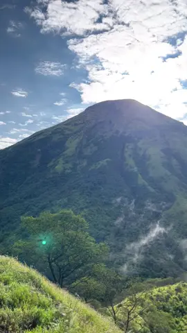 Gunung Kembang seindah ini 😭  #mountain #fyp #masukberanda #viral #gunung #foryou #xyzbca 