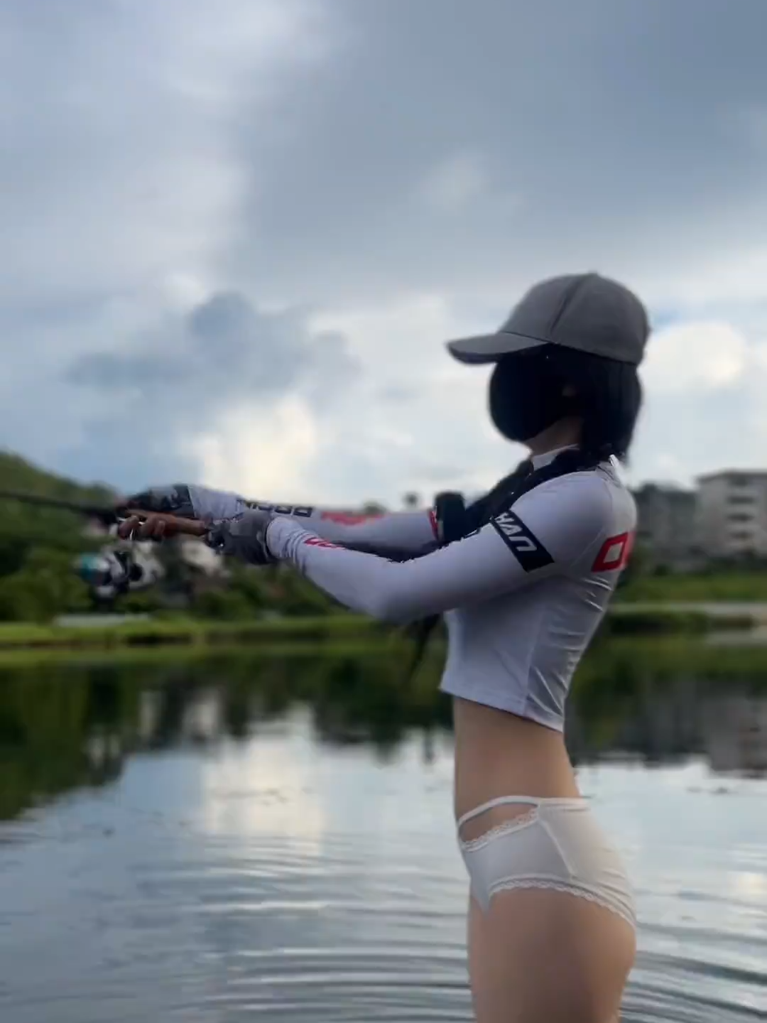 宝～总会钓到鱼的吧#路亚 #路亚女钓手 #暴走龟蜜 #夏天该有的样子 #正常泳衣穿搭无不良引导