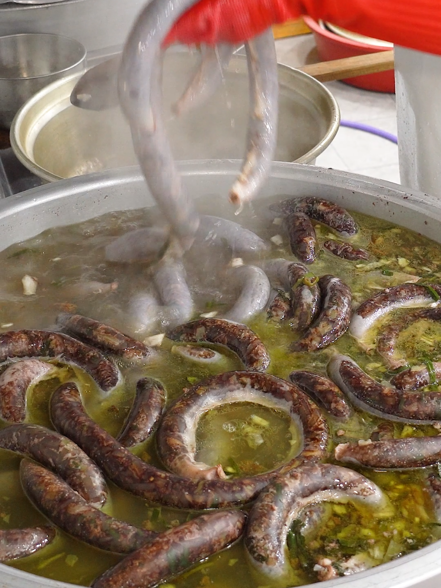 30년 전통! 강남에서 시작한 전설의 순대국집 수제 순대 (순대국을 뚝배기에 처음으로 담아낸 바로 그 집) Korean blood sausage, sundae #장수순대국 #순대 #순대맛집 #순대국맛집 #수제순대 #koreanfood #sundae #bloodsausage 
