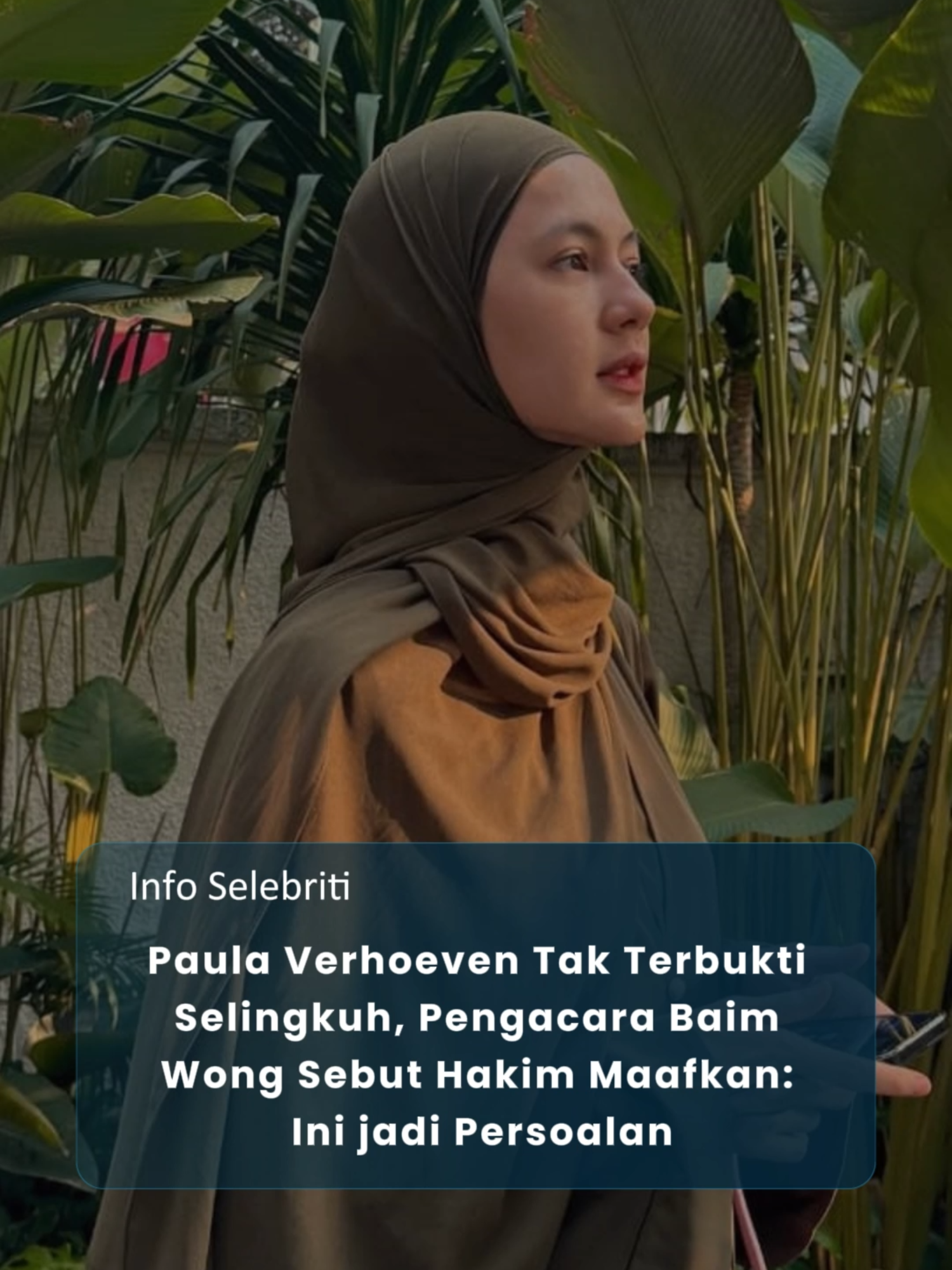 Paula Verhoeven baru-baru ini mendapatkan kabar baik setelah Pengadilan Tinggi Agama Jakarta memutuskan bahwa dirinya tidak terbukti berselingkuh selama pernikahannya dengan Baim Wong. Putusan ini membatalkan keputusan sebelumnya dari Pengadilan Agama Jakarta Selatan yang menuduhnya melakukan nusyuz.Meskipun demikian, hak asuh atas kedua anak mereka tetap diberikan kepada Baim Wong. Di samping itu, Fahmi menyebut jika majelis hakim telah memaafkan Paula.Menurut Fahmi Bachmid, Paula Verhoeven dianggap tidak paham tentang syariat Islam. Fahmi Bachmid menegaskan bahwa ada syarat yang harus dipenuhi Paula Verhoeven jika ingin bertemu dengan anak-anaknya.Dikatakan Fahmi, Paula dilarang menemui anak-anaknya di sekolah.Meski begitu, Paula Verhoeven hanya diizinkan bertemu dengan kedua putranya di kediaman Baim Wong. Sumber : Tribunnews.com #paulaverhoeven #baimwong #baimwongdanpaulaverhoeven #tribunnews #serambifm