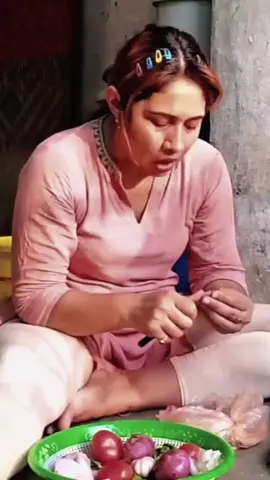 Baji cooking veggie salan #followers #trending #foryoupageofficiall #foryou #foryoupage #viral #everyone 