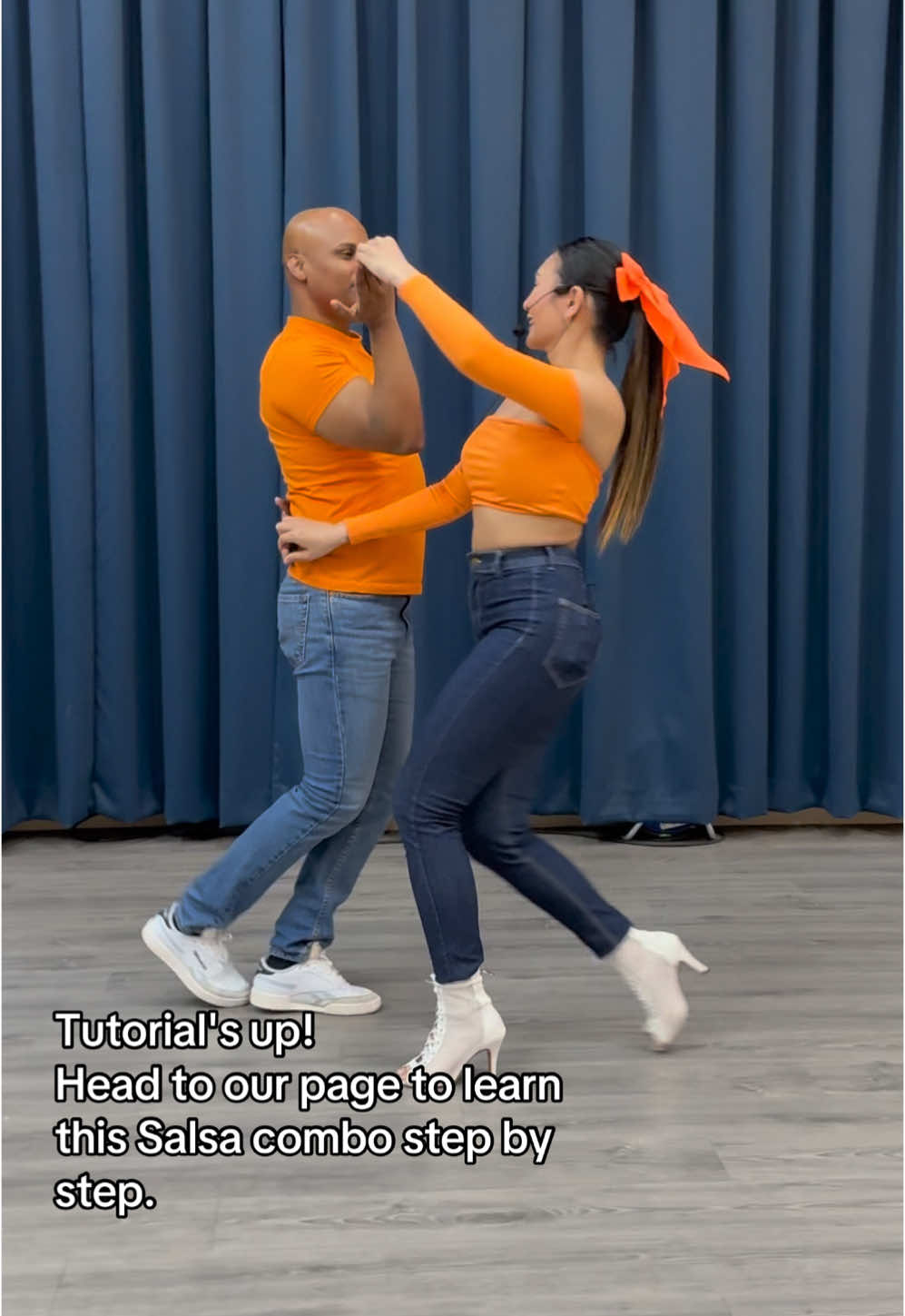 🔥Tutorial's up!🔥 Head to our page to learn this Salsa combo step by step. Support us by following us 🙏💕 🎶 Music by @javiercolumbie_official  #salsa #salsaromantica #salsatutorial #salsadance #dancer #salsachallenge 
