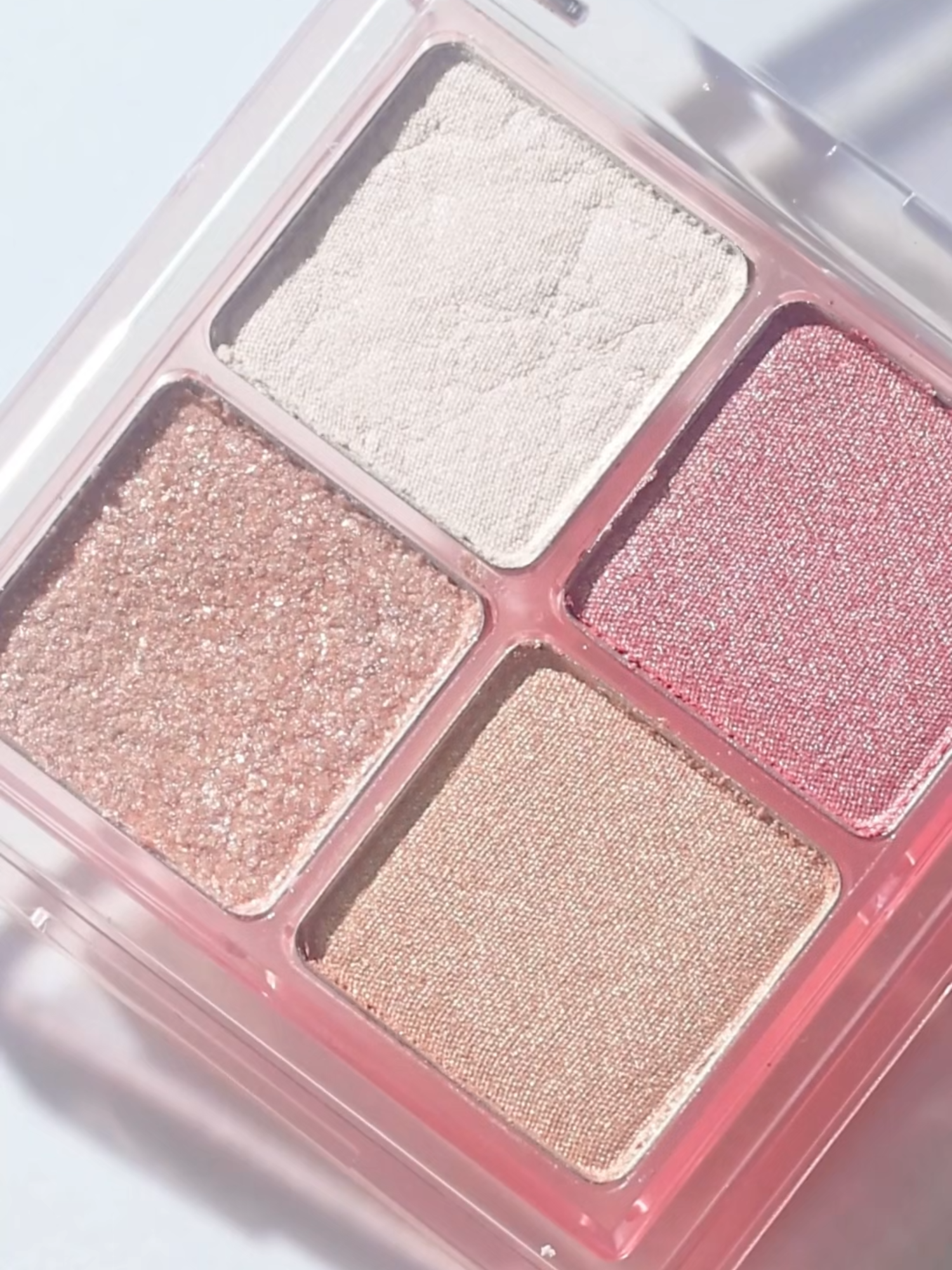 Chính Thức Mở Bán - Full Bloom Glow Palette✨ Phấn highlight của Mude mang lại lớp glow nhẹ nhàng, để từng góc nghiêng đều ánh lên vẻ cuốn hút dịu dàng . 4 sắc độ bắt sáng tinh tế, mịn như lụa, tôn lên vẻ rạng rỡ tự nhiên ở mọi ánh nhìn: Aurora Bloom: Trắng ánh hồng Pink Bloom: Hồng tươi tắn Shining Bloom: Hồng nâu Sand Bloom: Nâu cát ấm áp #mude #mudevn #kbeauty #mudehighlight